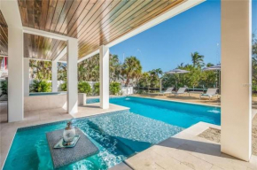 Sea La Vie Beach House - Luxurious 4BR Home W Pool Spa Dock Canal Access on Anna Maria Island